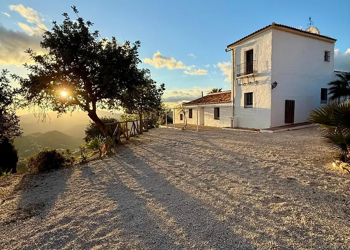 El Cielo, Cortijo En El Corazon De Las Montanas