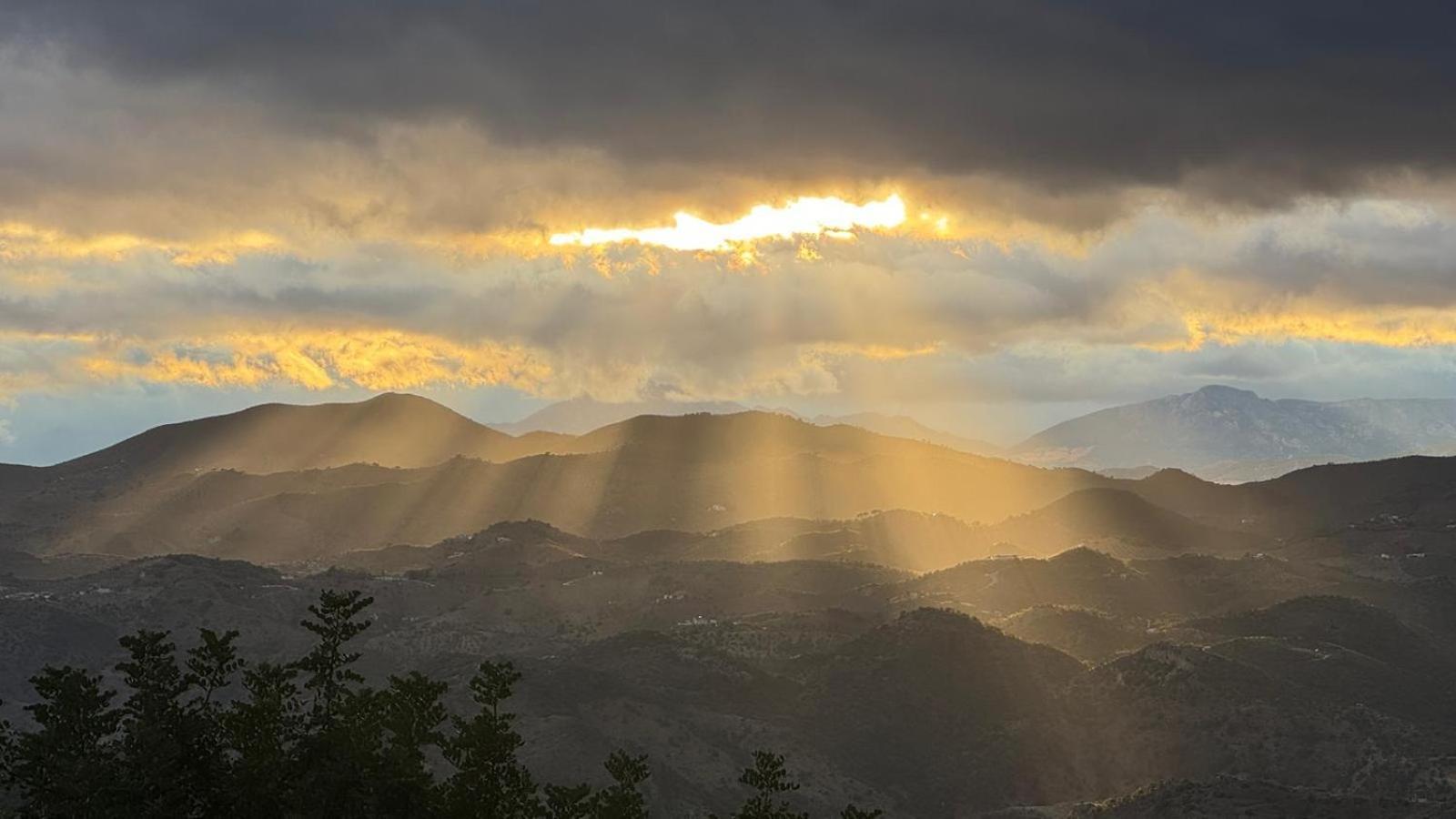 El Cielo, Cortijo En El Corazon De Montanas Villa Málaga