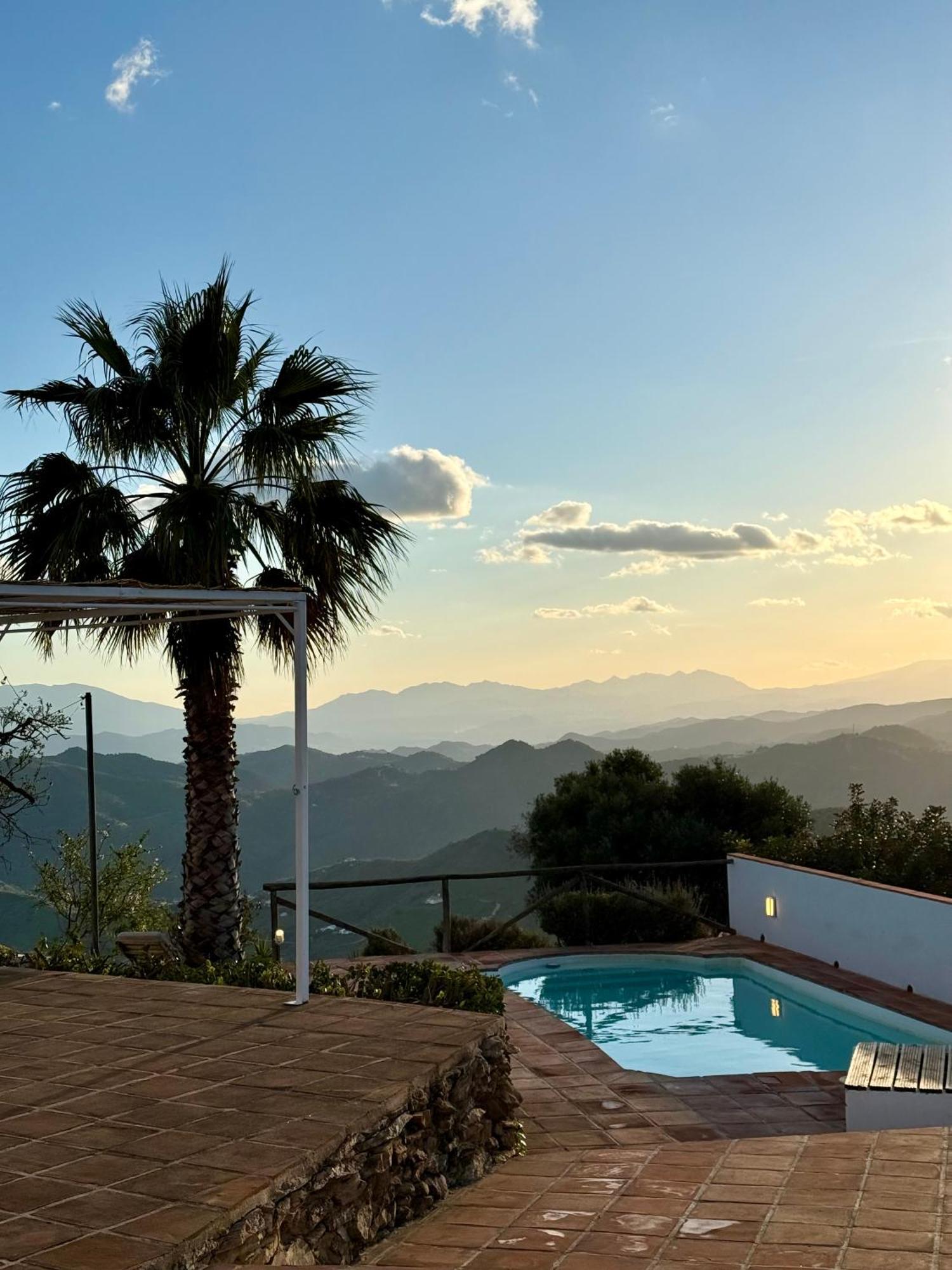El Cielo, Cortijo En El Corazon De Montanas * Málaga